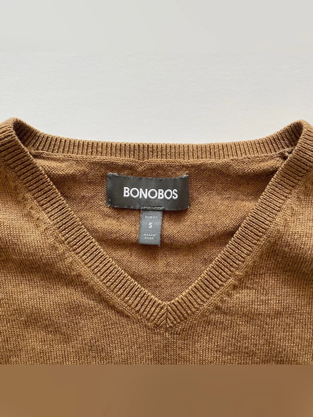 Bonobos Extra Fine Merino Wool V-Neck Sweater Small Tan Camel Brown Classic Soft